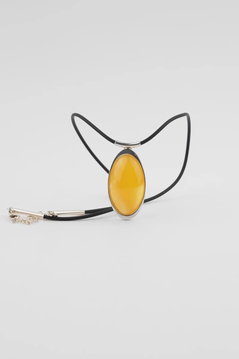 Colier chihlimbar miere, argint, snur negru latex-AT1013